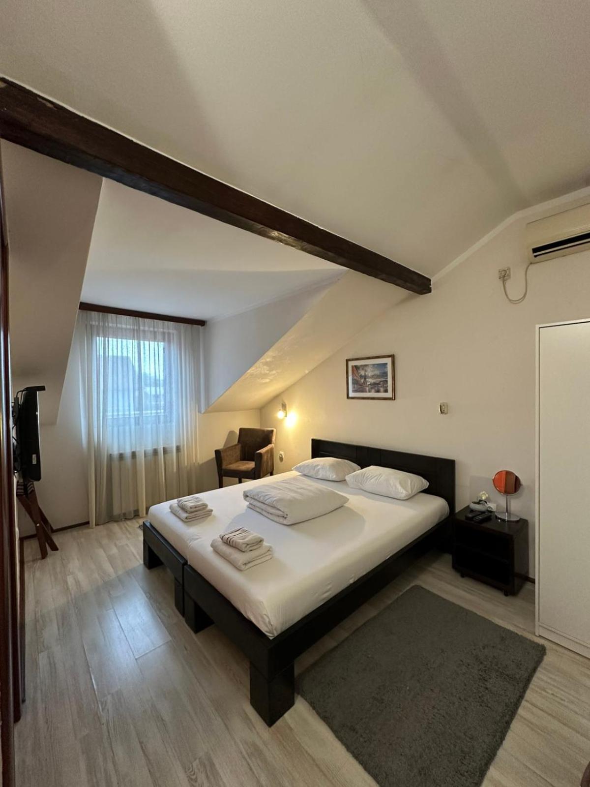 Apartments & Accommodation Stojic Novi Sad Zimmer foto